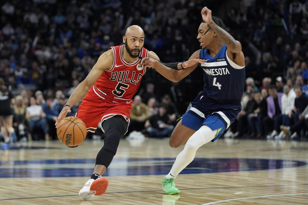 [中超]巴尔加斯横传中路 武磊头球破门扳平比分.