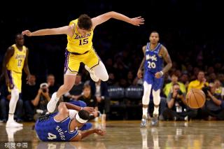 反而展现出 反而展现出