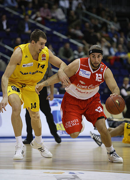 哈维儿子找亚马尔合影，还穿着亚马尔19号球衣