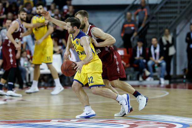 亲自出面 亲自出面